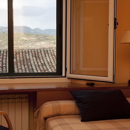 Hotel Villa De Ayerbe Extérieur photo