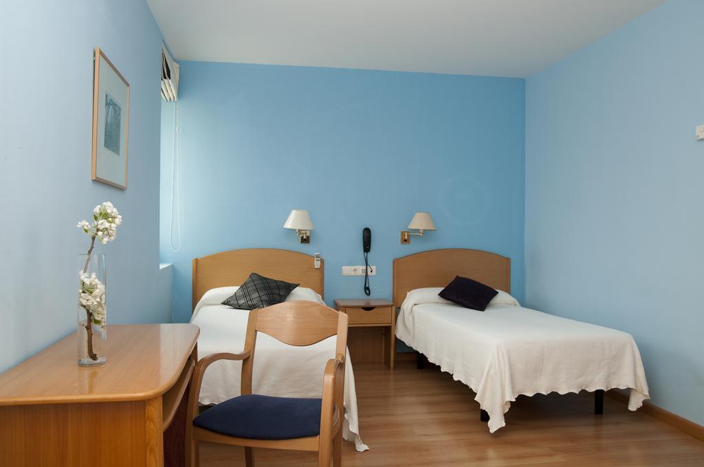 Hotel Villa De Ayerbe Extérieur photo