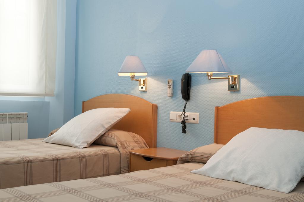 Hotel Villa De Ayerbe Extérieur photo