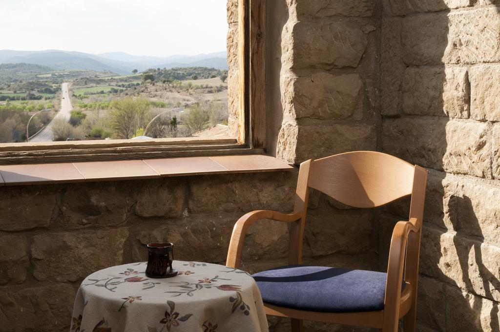 Hotel Villa De Ayerbe Extérieur photo