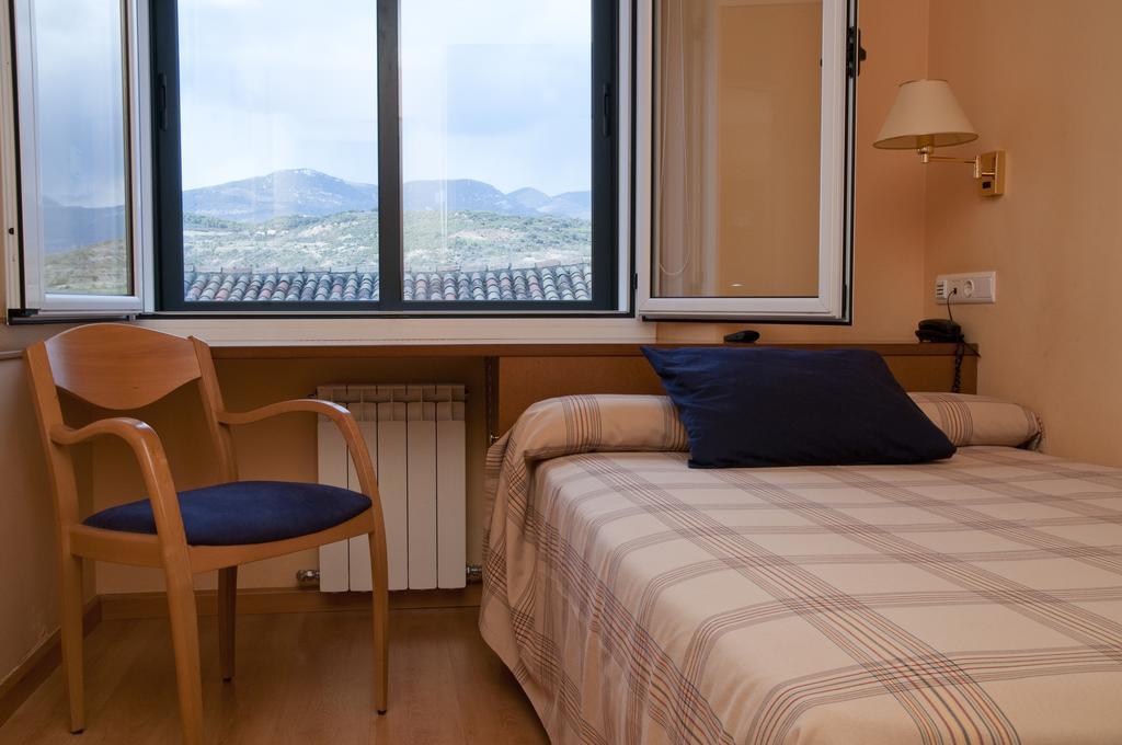 Hotel Villa De Ayerbe Extérieur photo