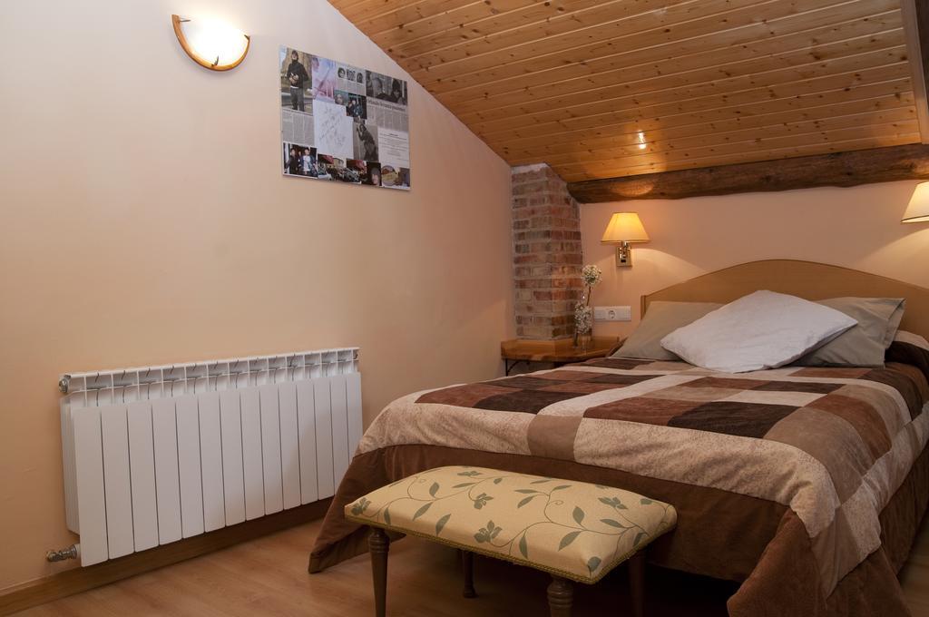 Hotel Villa De Ayerbe Extérieur photo