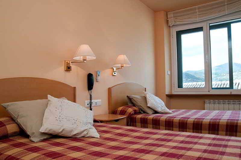 Hotel Villa De Ayerbe Extérieur photo
