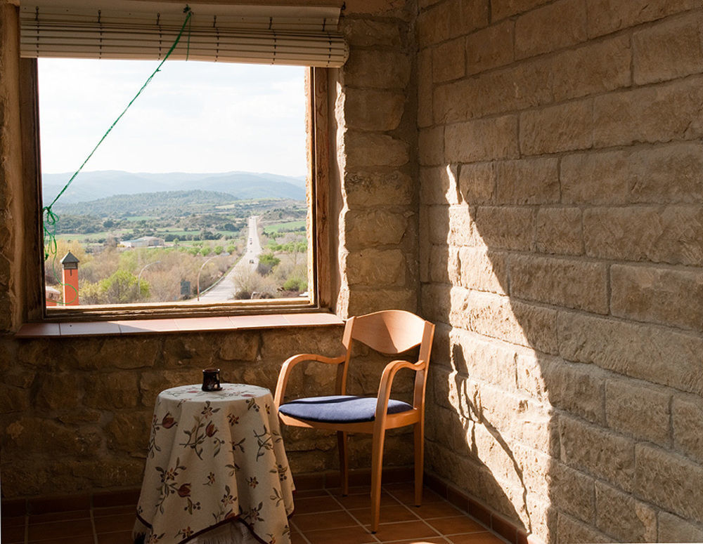 Hotel Villa De Ayerbe Extérieur photo