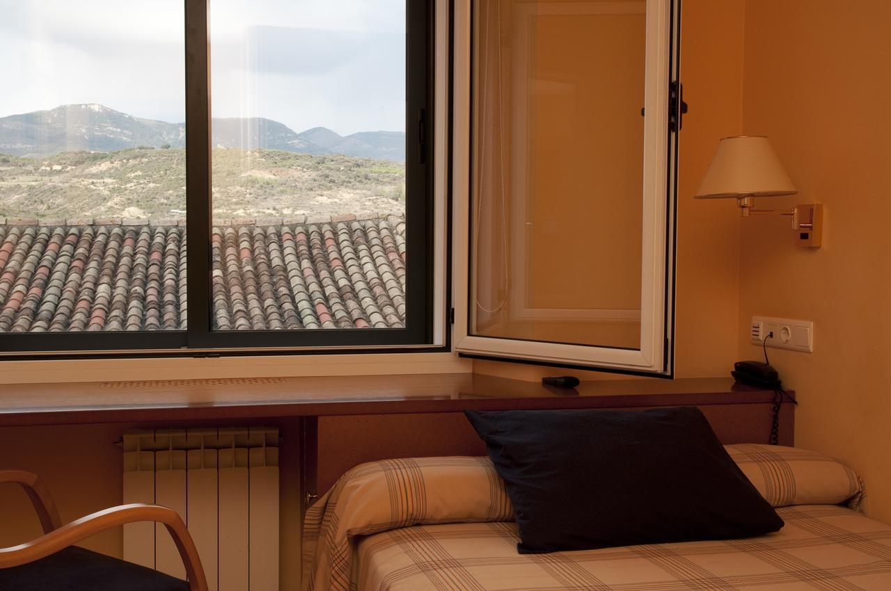 Hotel Villa De Ayerbe Extérieur photo