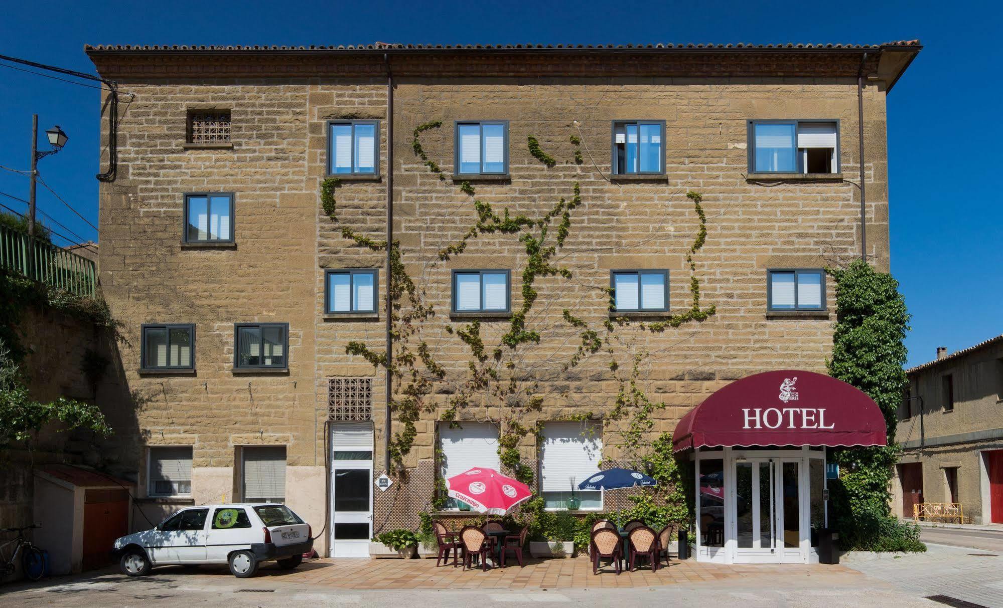 Hotel Villa De Ayerbe Extérieur photo