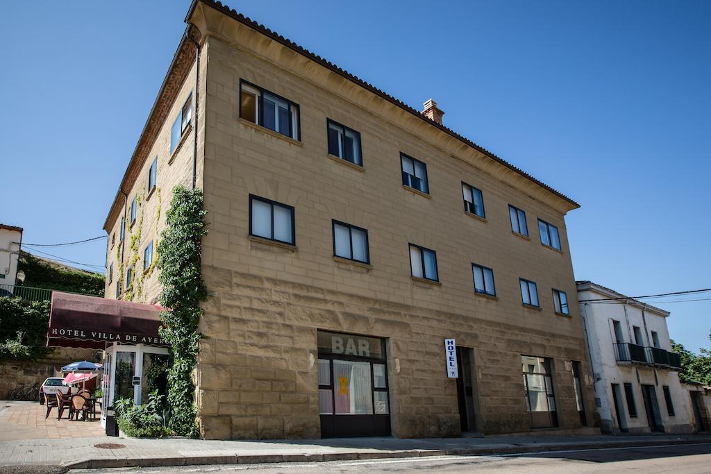 Hotel Villa De Ayerbe Extérieur photo